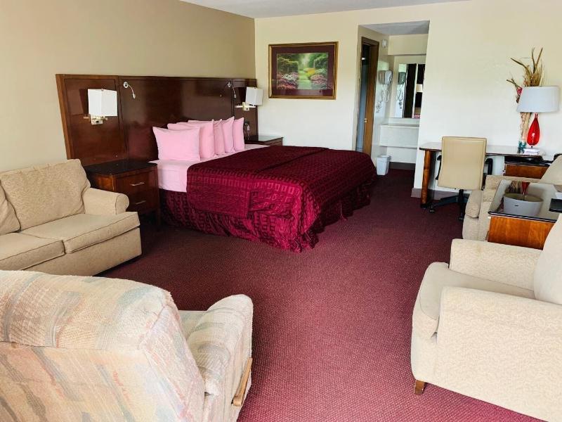 Royal Inn & Suites image