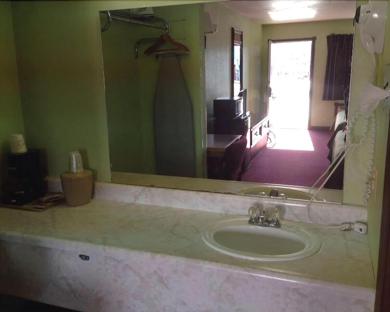 Royal Inn & Suites image