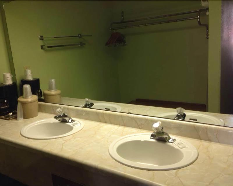 Royal Inn & Suites image