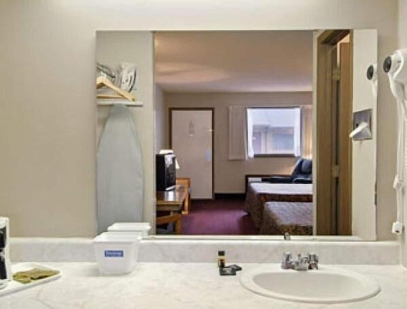Royal Inn & Suites image