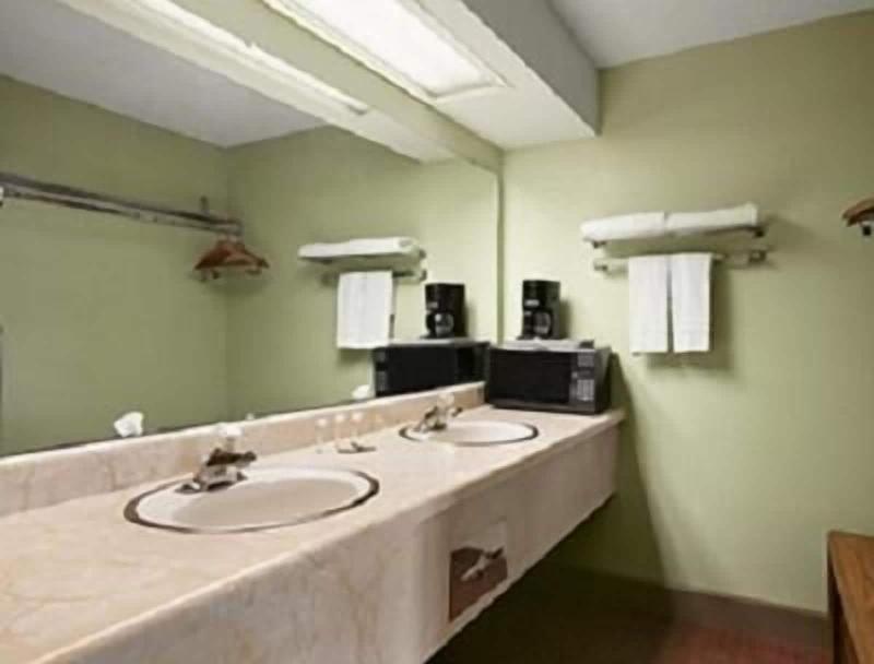 Royal Inn & Suites image