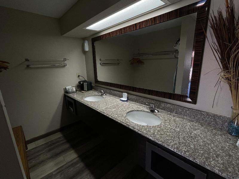 Royal Inn & Suites image