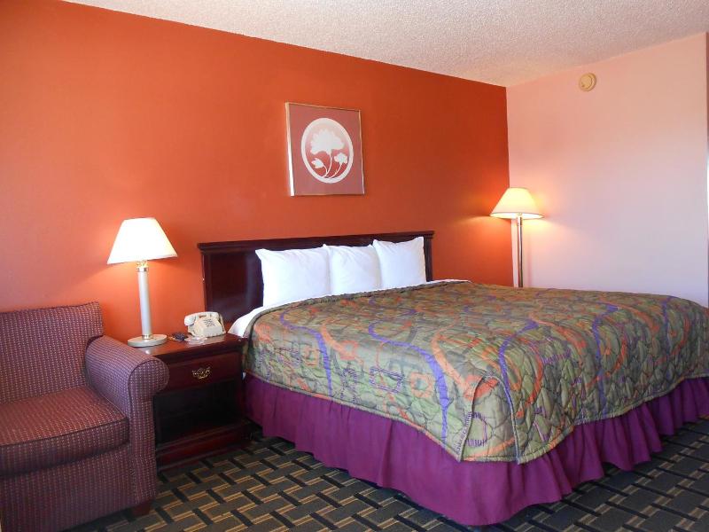 Budget Inn Siloam Springs — general view