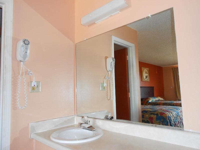 Budget Inn Siloam Springs — general view