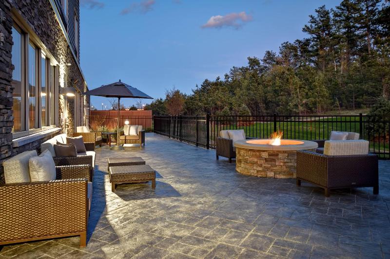 Fairfield Inn & Suites by Marriott Plymouth image