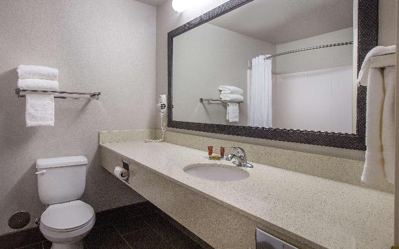 Coast Hilltop Inn image 7