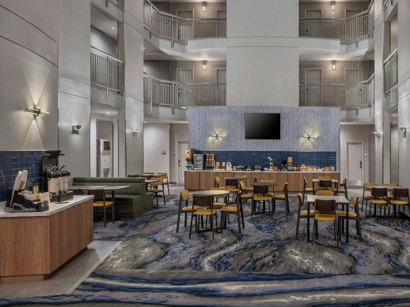 Fairfield Inn & Suites by Marriott Oakland Hayward image