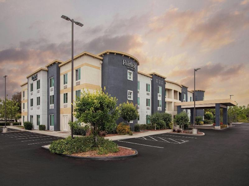 Fairfield Inn & Suites by Marriott Oakland Hayward image