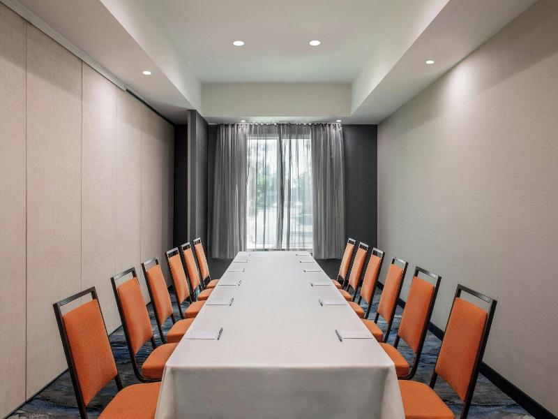 Fairfield Inn & Suites by Marriott Oakland Hayward image