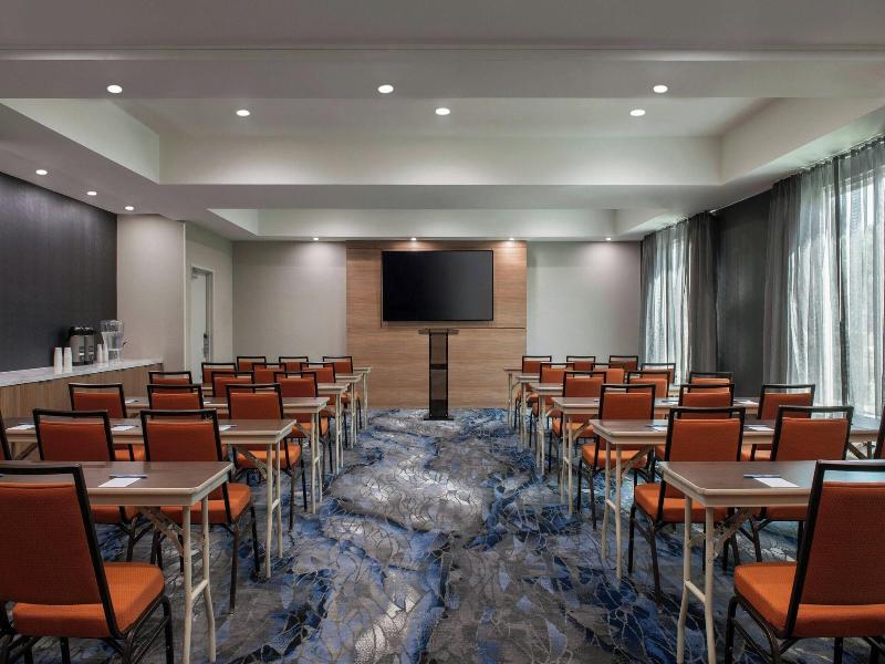 Fairfield Inn & Suites by Marriott Oakland Hayward image