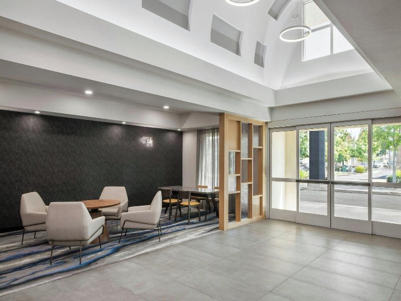 Fairfield Inn & Suites by Marriott Oakland Hayward image