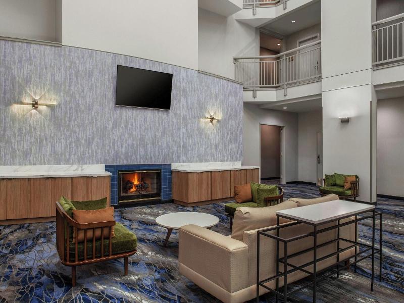 Fairfield Inn & Suites by Marriott Oakland Hayward image