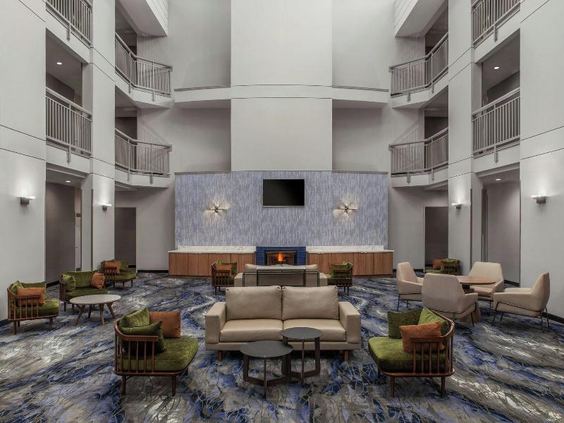 Fairfield Inn & Suites by Marriott Oakland Hayward image