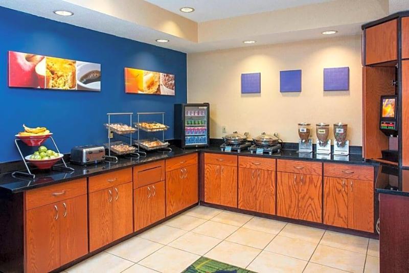 Fairfield Inn Middletown Monroe image