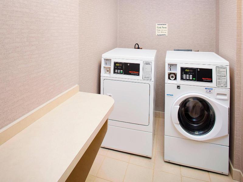 Courtyard By Marriott Roanoke Airport