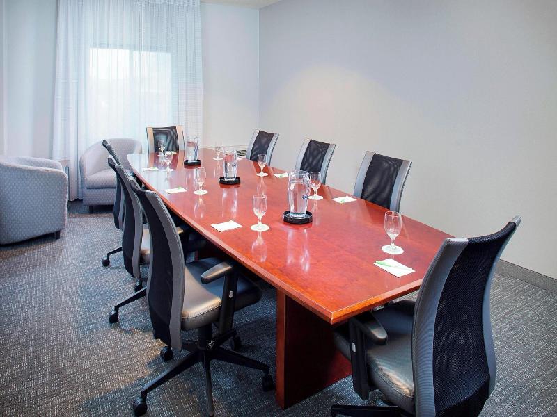Courtyard By Marriott Roanoke Airport image