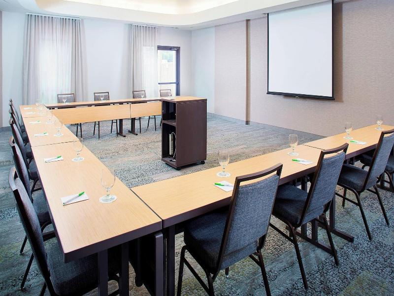 Courtyard By Marriott Roanoke Airport image