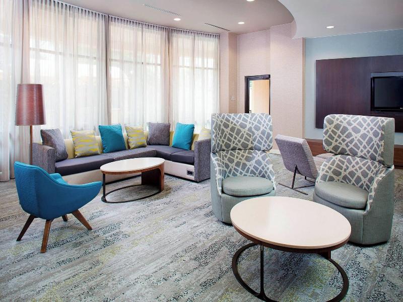 Courtyard By Marriott Roanoke Airport