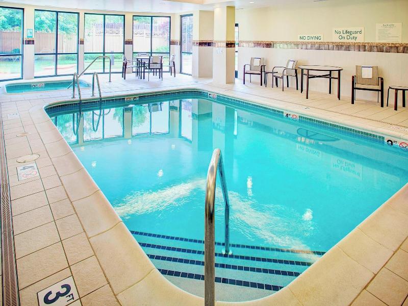 Courtyard By Marriott Roanoke Airport