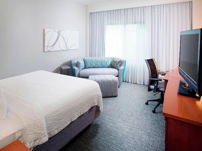 Courtyard By Marriott Roanoke Airport image