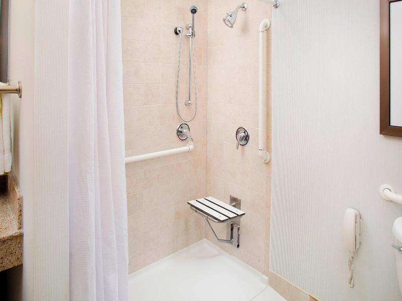 Courtyard By Marriott Roanoke Airport image