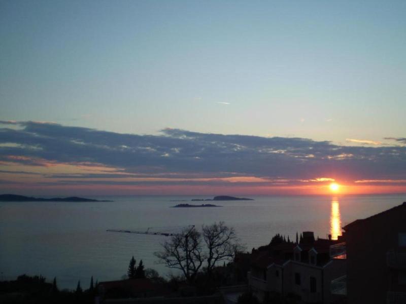 Apartments & Rooms Barisic image