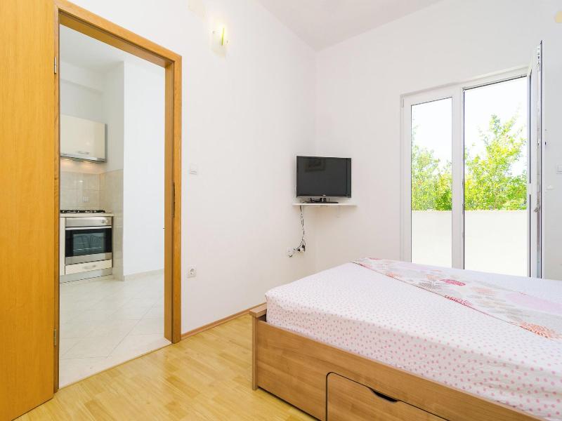 Apartments & Rooms Barisic image