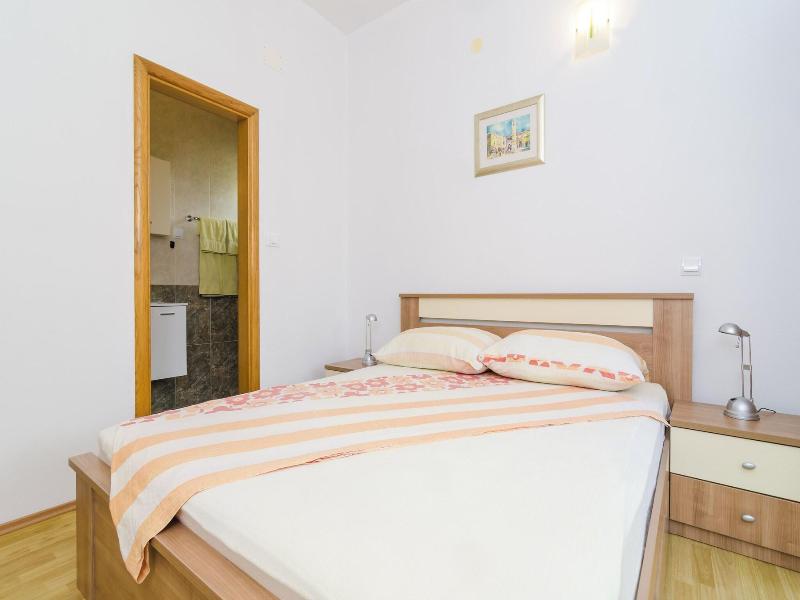 Apartments & Rooms Barisic image