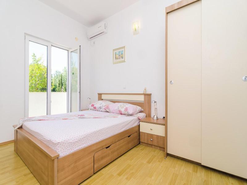 Apartments & Rooms Barisic image