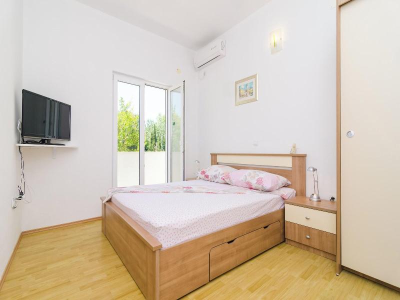 Apartments & Rooms Barisic image
