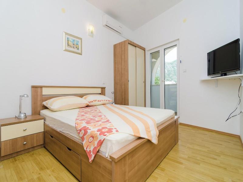 Apartments & Rooms Barisic image