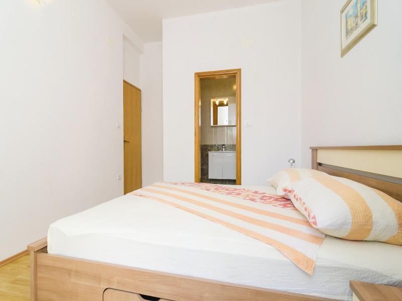 Apartments & Rooms Barisic image