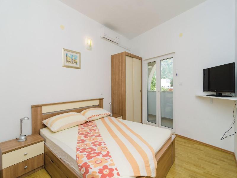 Apartments & Rooms Barisic image