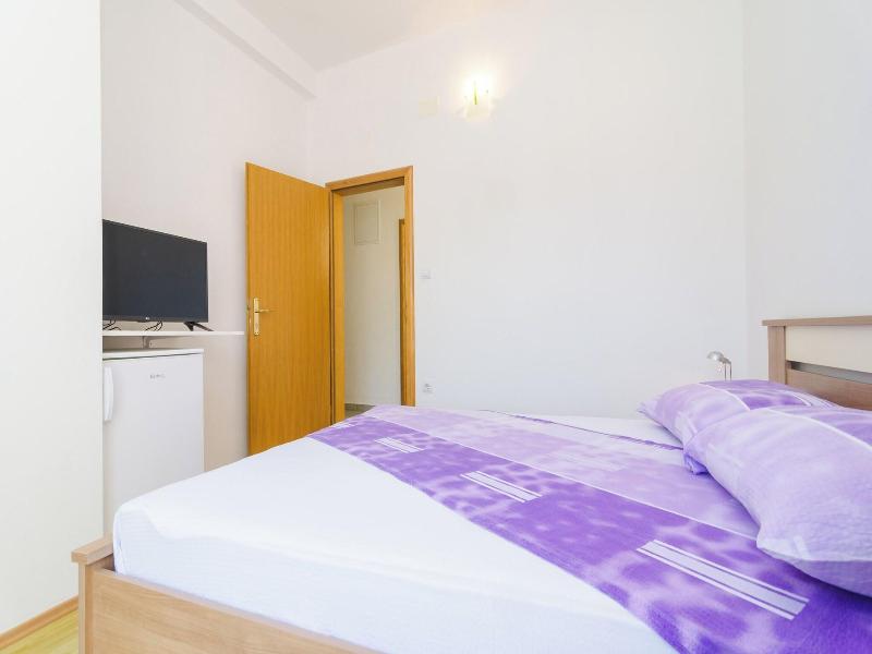 Apartments & Rooms Barisic image