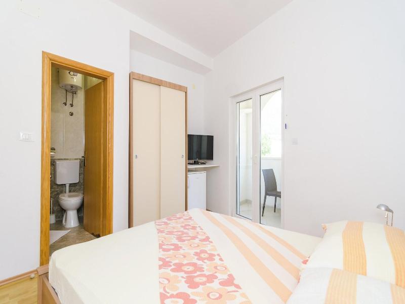 Apartments & Rooms Barisic image