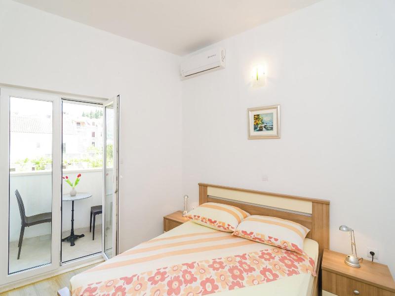 Apartments & Rooms Barisic image