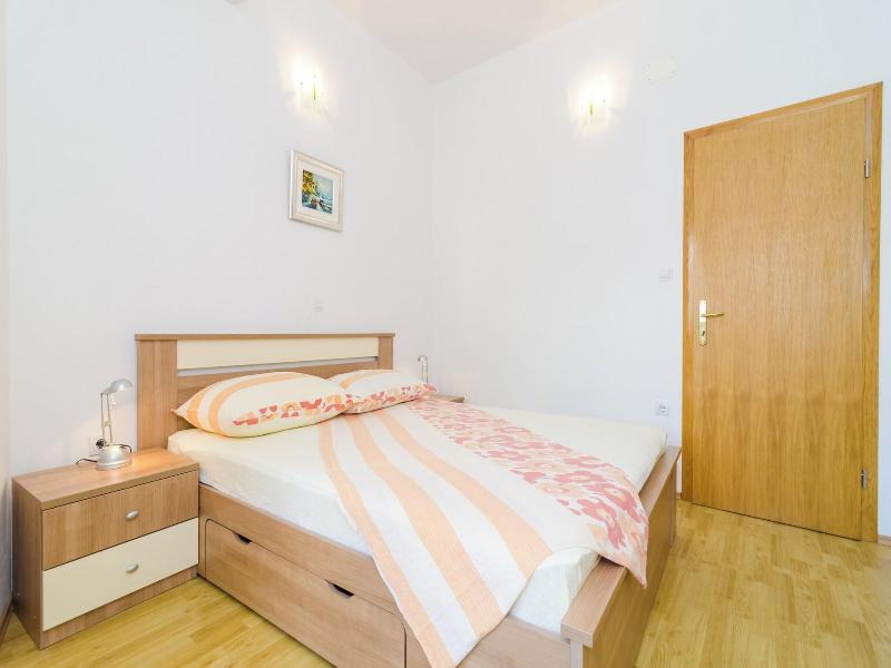 Apartments & Rooms Barisic image