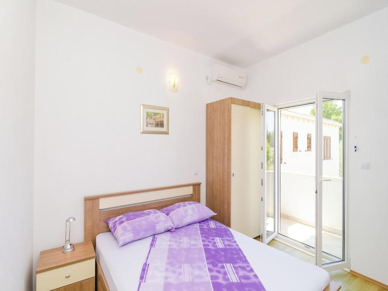 Apartments & Rooms Barisic image
