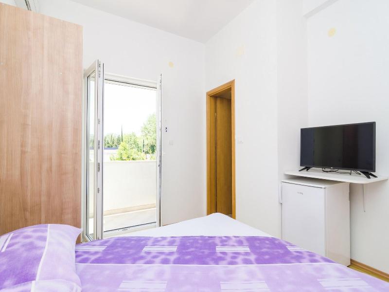 Apartments & Rooms Barisic image
