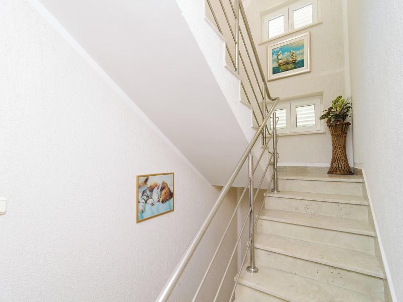 Apartments & Rooms Barisic image
