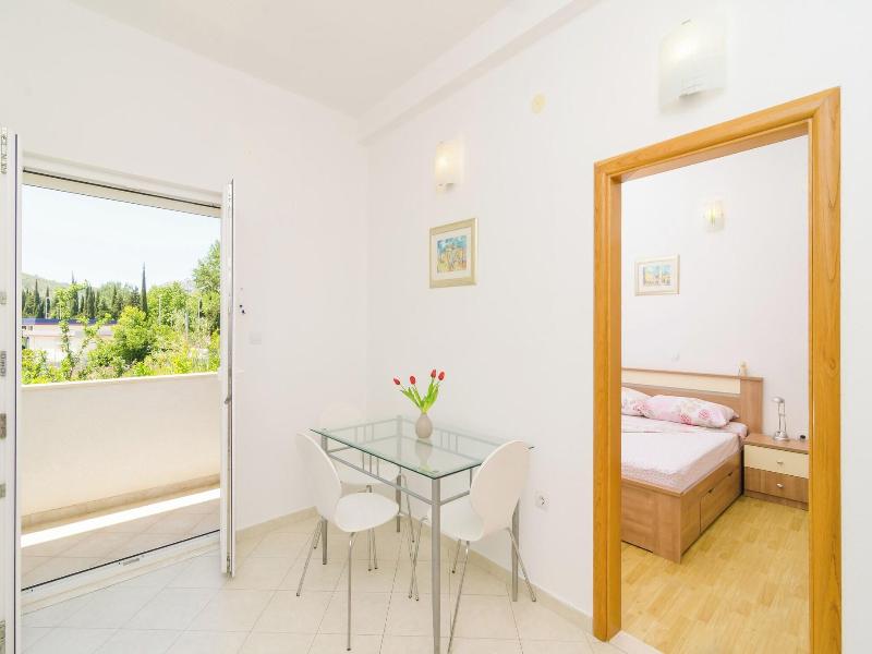 Apartments & Rooms Barisic image