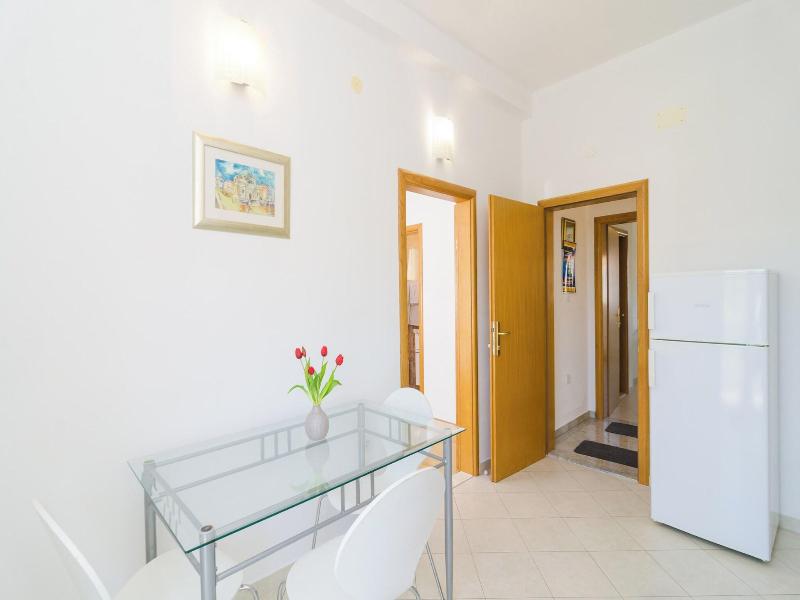Apartments & Rooms Barisic image