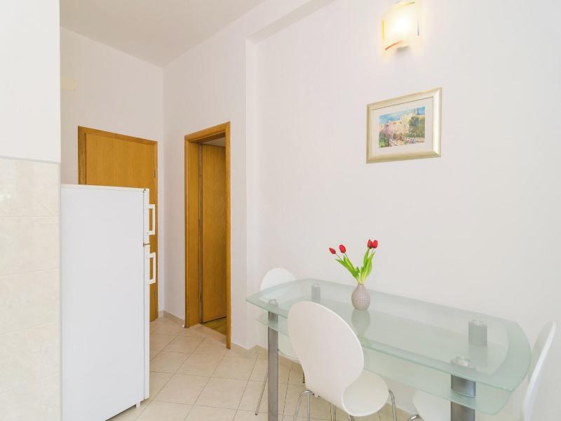 Apartments & Rooms Barisic image