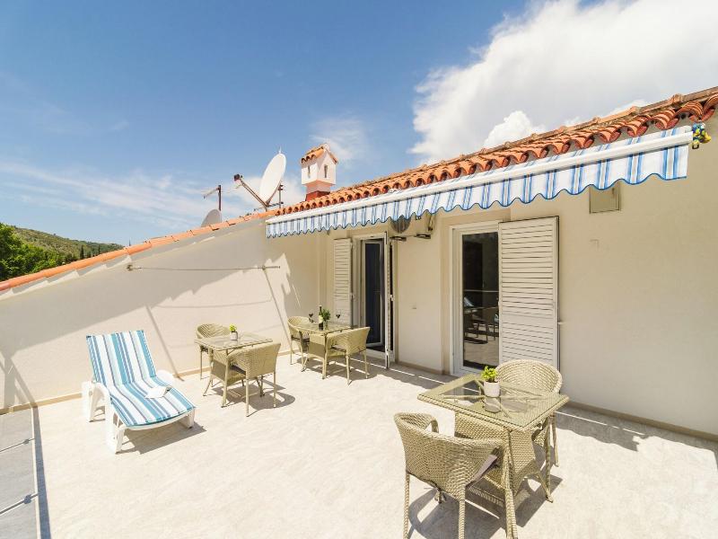 Apartments & Rooms Barisic image