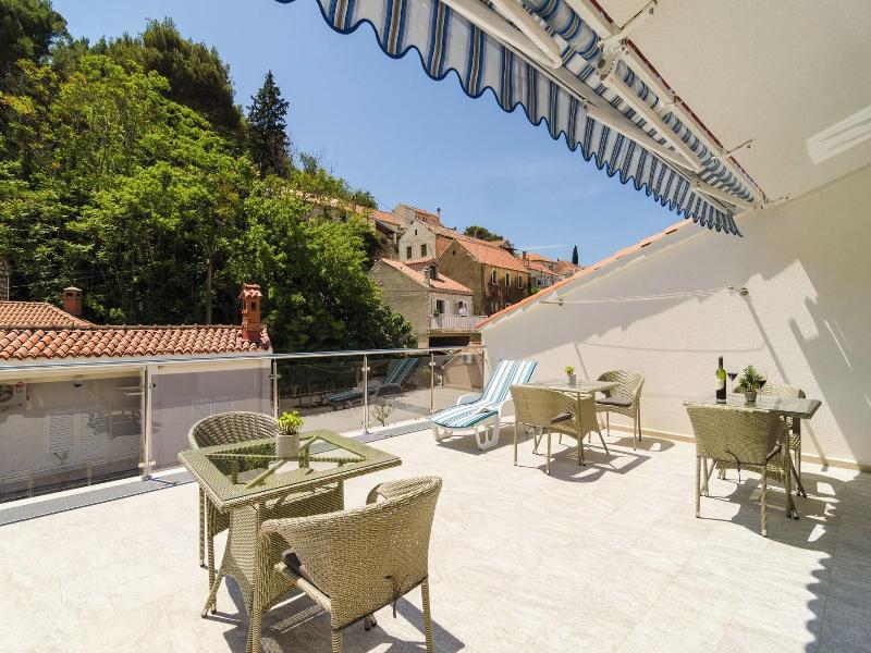 Apartments & Rooms Barisic image