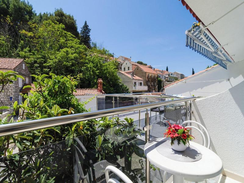 Apartments & Rooms Barisic image