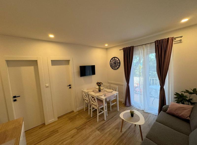 Apartment & Rooms Papa image