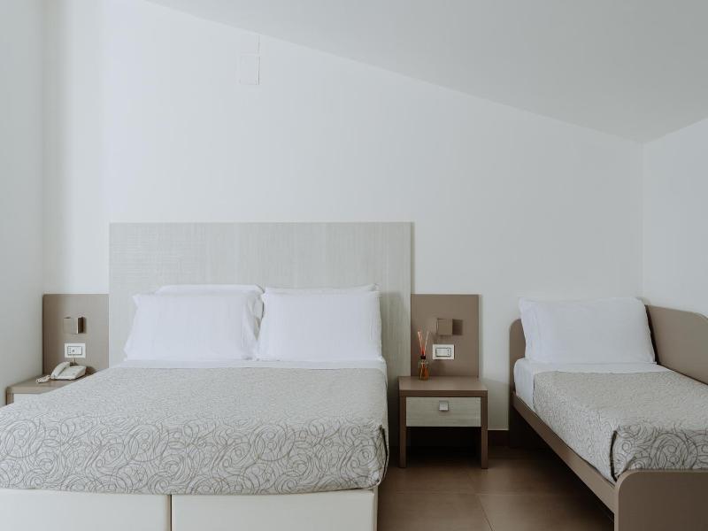 Hotel Caravel image