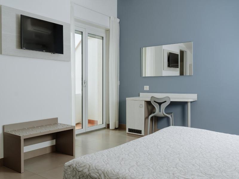 Hotel Caravel image