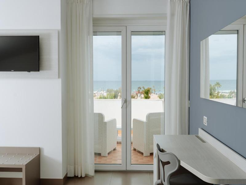 Hotel Caravel image